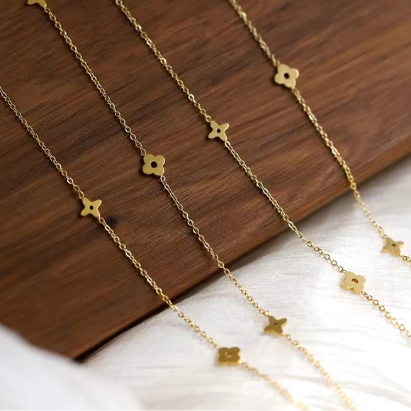 Aurélie-Chic Four Leaves Clover Necklace WT Zircon.18KGold Plated.StainlessSteel - Picture 7 of 7